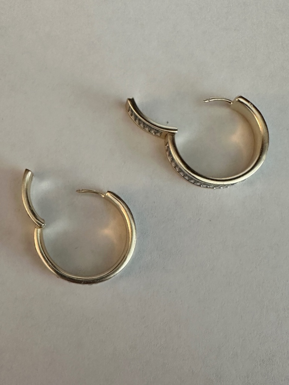 Kendra Scott Jack Hoop Earrings - Picture 2 of 5